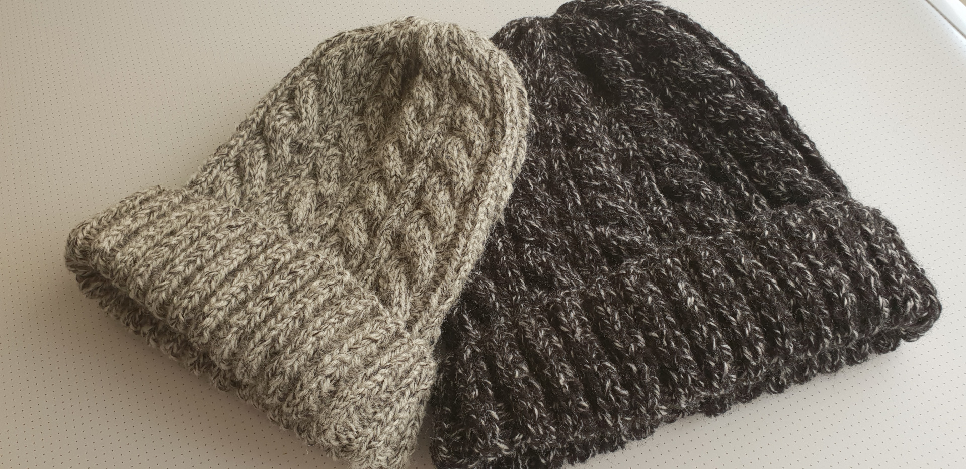 Gorros para adulto e criança em tricot